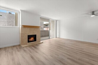 5325 Newcastle Ave in Los Angeles, CA - Building Photo - Building Photo