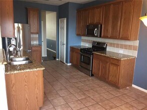 2917 Hollow Valley Dr in Fort Worth, TX - Building Photo - Building Photo
