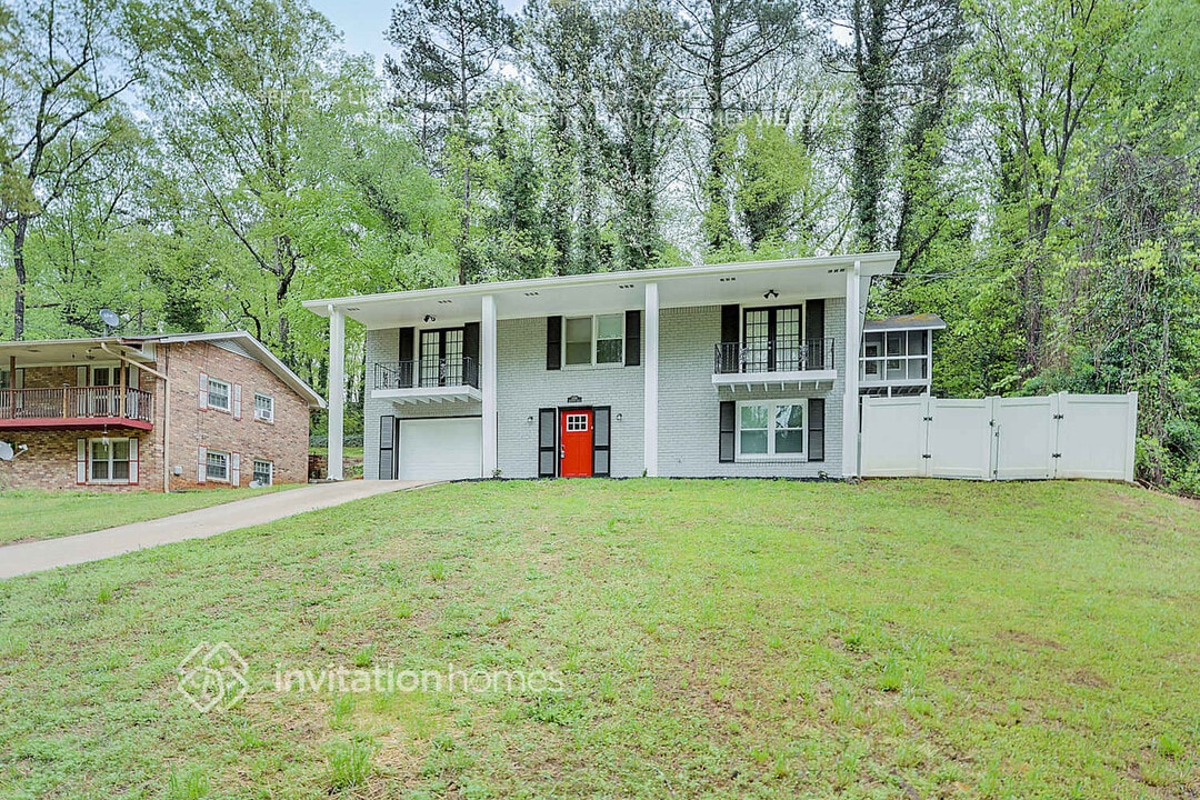 2369 Brentford Pl, Unit 4 in Decatur, GA - Building Photo