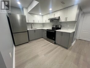 10 Mussle White Rd in Brampton, ON - Building Photo - Building Photo