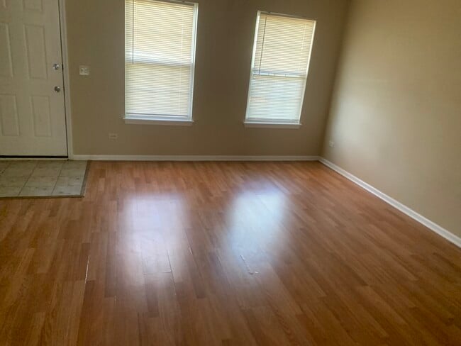 1219 N Village Dr in Round Lake Beach, IL - Building Photo - Building Photo