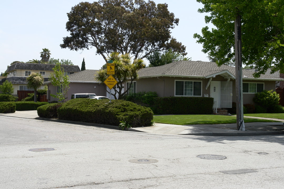 1080-1082 17th Ave in Redwood City, CA - Building Photo