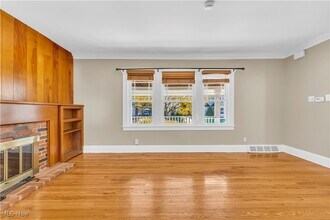 18901 Renwood Ave in Euclid, OH - Foto de edificio - Building Photo