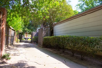 5916 Winsome Ln in Houston, TX - Building Photo - Building Photo