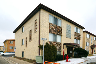 10451 Betty Ct in Rosemont, IL - Building Photo - Building Photo