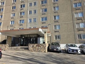 120 Huntington Turnpike in Bridgeport, CT - Building Photo