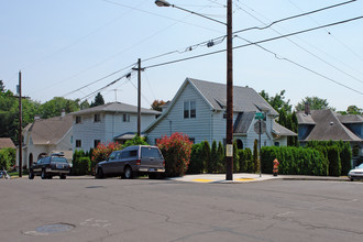 304-306 SE 31st Ave in Portland, OR - Foto de edificio - Building Photo