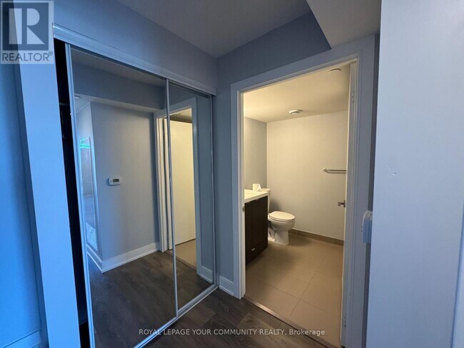 89-2389 McGill St in Toronto, ON - Building Photo - Building Photo