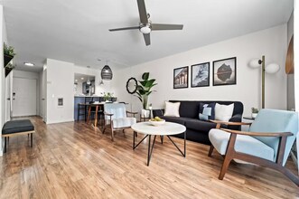 2735 Hornblend St in San Diego, CA - Building Photo - Building Photo