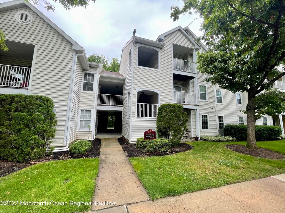 124 Walden Cir in Trenton, NJ - Building Photo