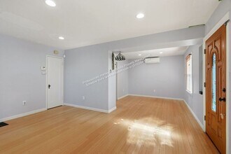 7850 Crest Ave in Oakland, CA - Building Photo - Building Photo