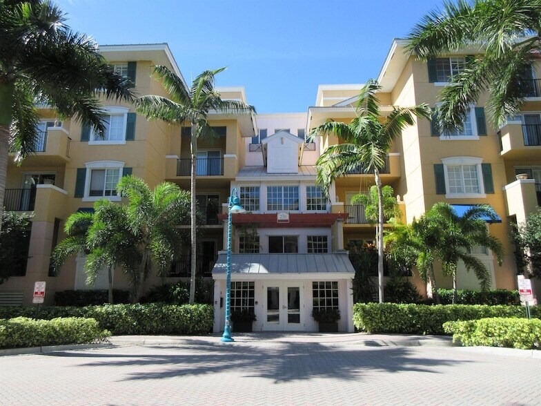 250 NE 3rd Ave, Unit 1213 in Delray Beach, FL - Building Photo