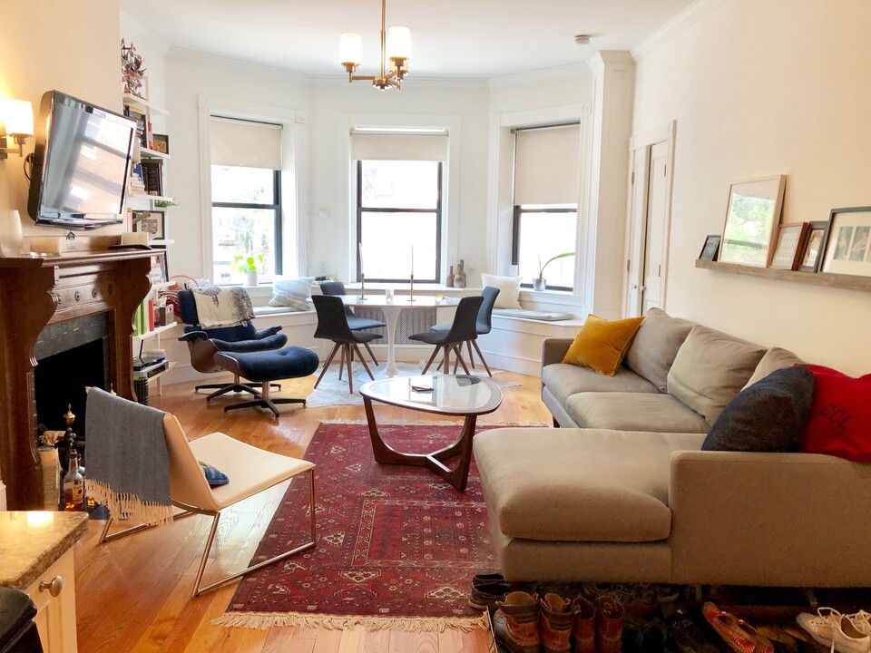 247 Newbury St, Unit 2B in Boston, MA - Building Photo