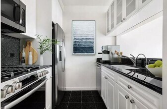 59 John St, Unit 21E in New York, NY - Building Photo - Building Photo
