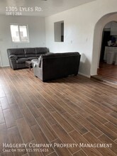 1305 Lyles Rd in Las Cruces, NM - Building Photo - Building Photo