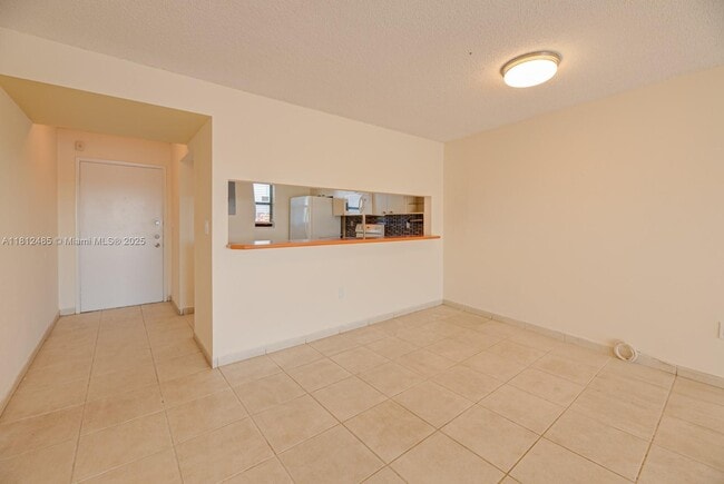 10288 NW 9th St Cir in Miami, FL - Building Photo - Building Photo