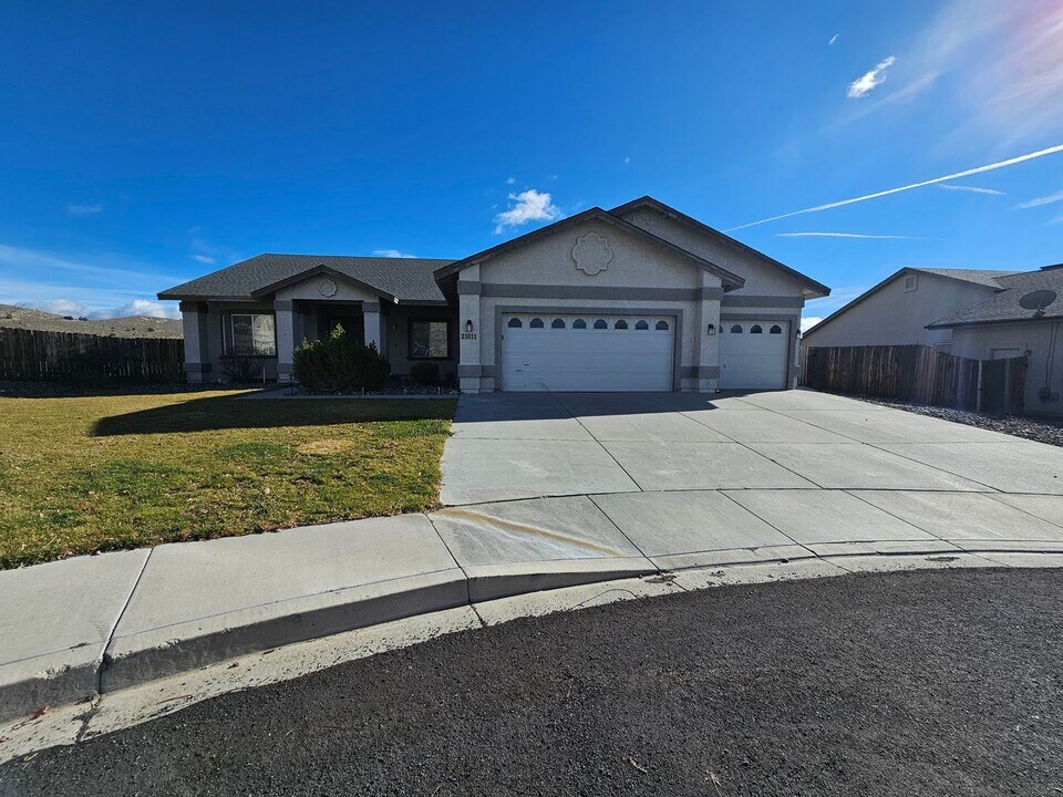 21011 9 Mile Ct in Reno, NV - Building Photo