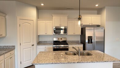 909 Pleasant Valley Ln in Washington, UT - Building Photo - Building Photo