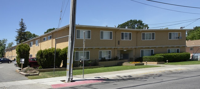 1105 Nursery Ln in Concord, CA - Foto de edificio - Building Photo
