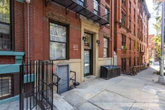 233 E 89th St in New York, NY - Foto de edificio - Building Photo