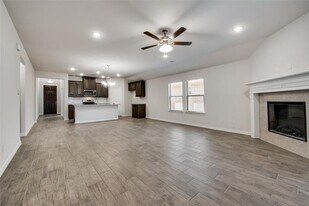 504 Paloma St in Weatherford, TX - Building Photo