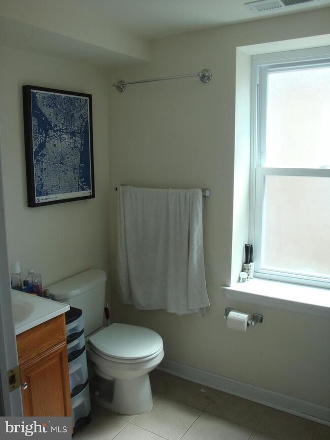 1526 Brown St-Unit -3 in Philadelphia, PA - Building Photo - Building Photo