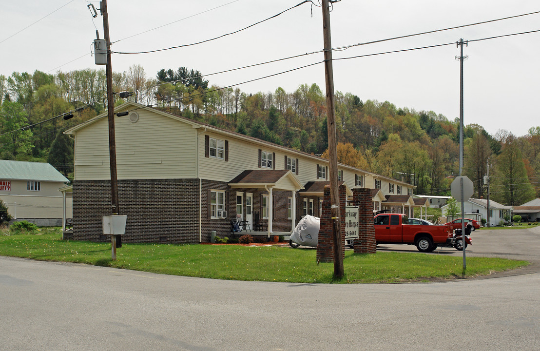 589 10th St in Princeton, WV - Building Photo