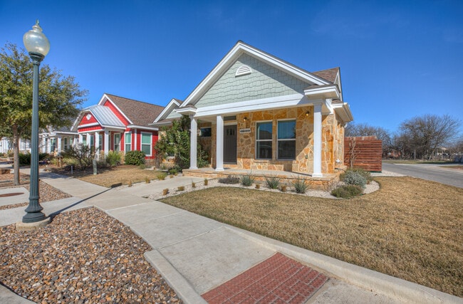 916 Hudson Ln in New Braunfels, TX - Building Photo - Building Photo