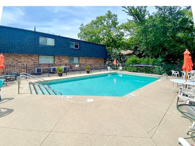 204 Elmhurst Ct in Williams Bay, WI - Building Photo - Building Photo