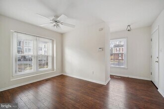 5490 Safe Harbor Ct in Fairfax, VA - Building Photo - Building Photo