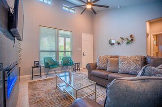 836 E Maddox Ave in Fort Worth, TX - Building Photo - Building Photo