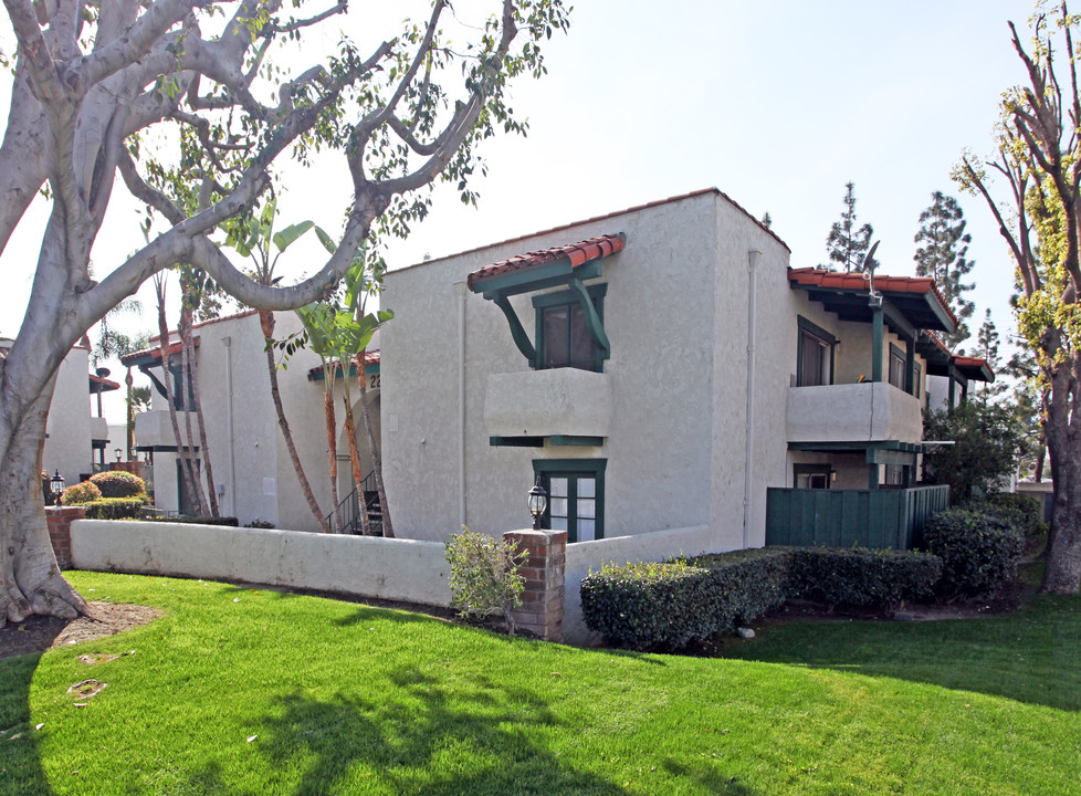 Los Robles in Orange, CA - Building Photo