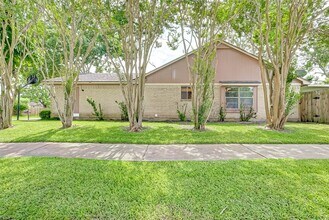 16355 Sierra Grande Dr in Houston, TX - Building Photo - Building Photo