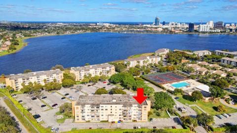 500 Executive Center Dr, Unit 5A in West Palm Beach, FL - Building Photo - Building Photo