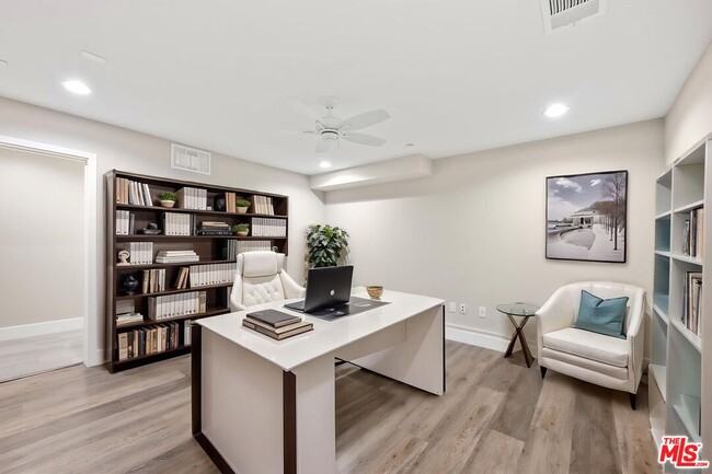 4374 Paxton Pl in Calabasas, CA - Building Photo - Building Photo