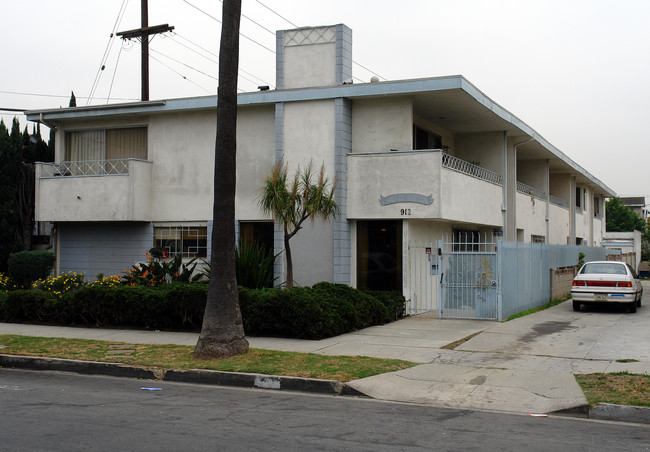 912 E. La Palma Dr.