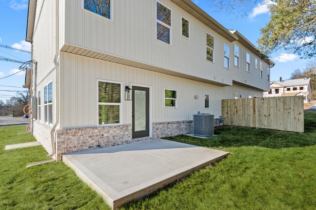 311 W Broad St in Clinton, TN - Building Photo - Building Photo