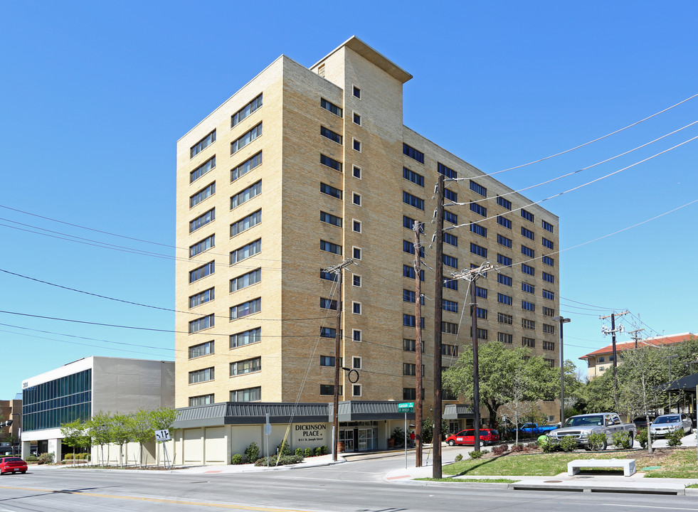 Dickinson Place in Dallas, TX - Foto de edificio