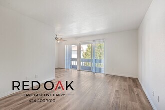 17830 Sherman Way in Los Angeles, CA - Building Photo - Building Photo