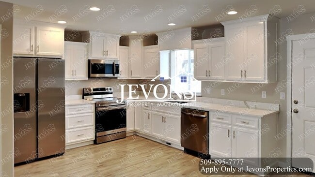 1912 W Mead Ave in Yakima, WA - Building Photo - Building Photo