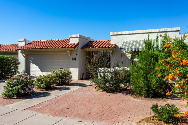 929 E Laguna Dr in Tempe, AZ - Foto de edificio - Building Photo