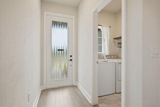 19056 Heavenside Ct in Spring Hill, FL - Building Photo - Building Photo