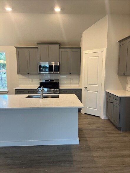 885 Rd 5102 in Cleveland, TX - Building Photo