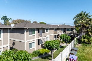 Cherry Garden Apartments in San Jose, CA - Building Photo