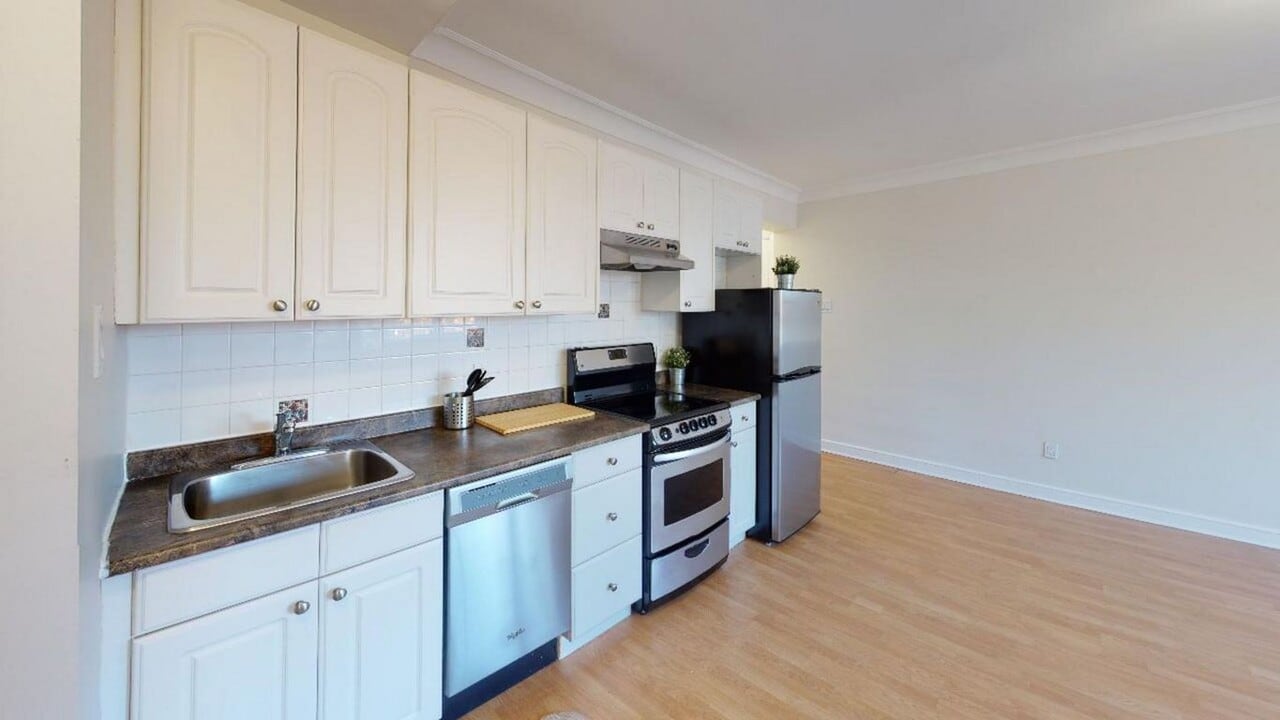 45 Somerset in Ottawa, ON - Building Photo