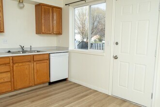 137 S 400 W in Hyrum, UT - Building Photo - Building Photo