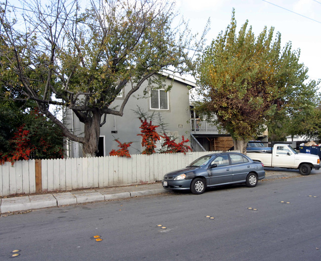 1103 Hollyburne Ave in Menlo Park, CA - Building Photo - Building Photo