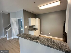 818 Estuary Dr in Odenton, MD - Building Photo - Building Photo