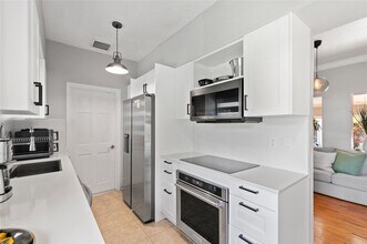 10626 NE 10th Ct in Miami Shores, FL - Building Photo - Building Photo