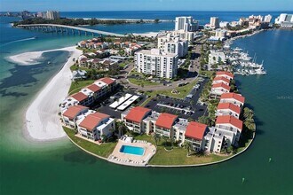 868 Bayway Blvd, Unit 202 in Clearwater, FL - Building Photo - Building Photo